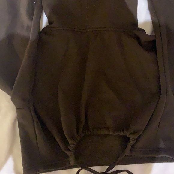 dark brown playboy cropped sweater 🤎🤎 - Picture 4 of 4